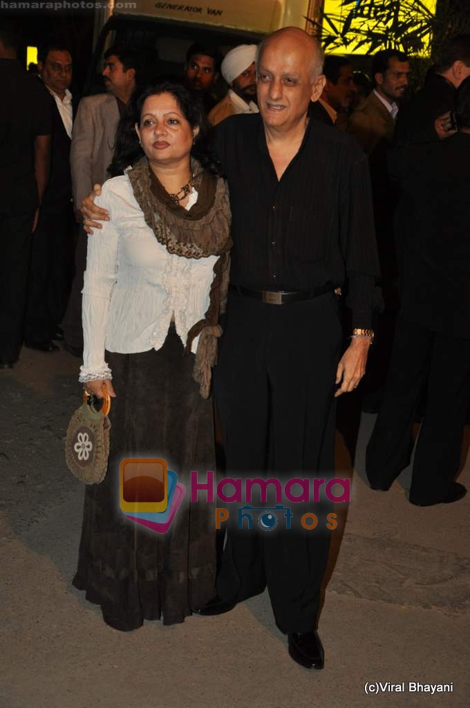 Mukesh Bhatt at Filmfare Awards red carpet on 27th Feb 2010 