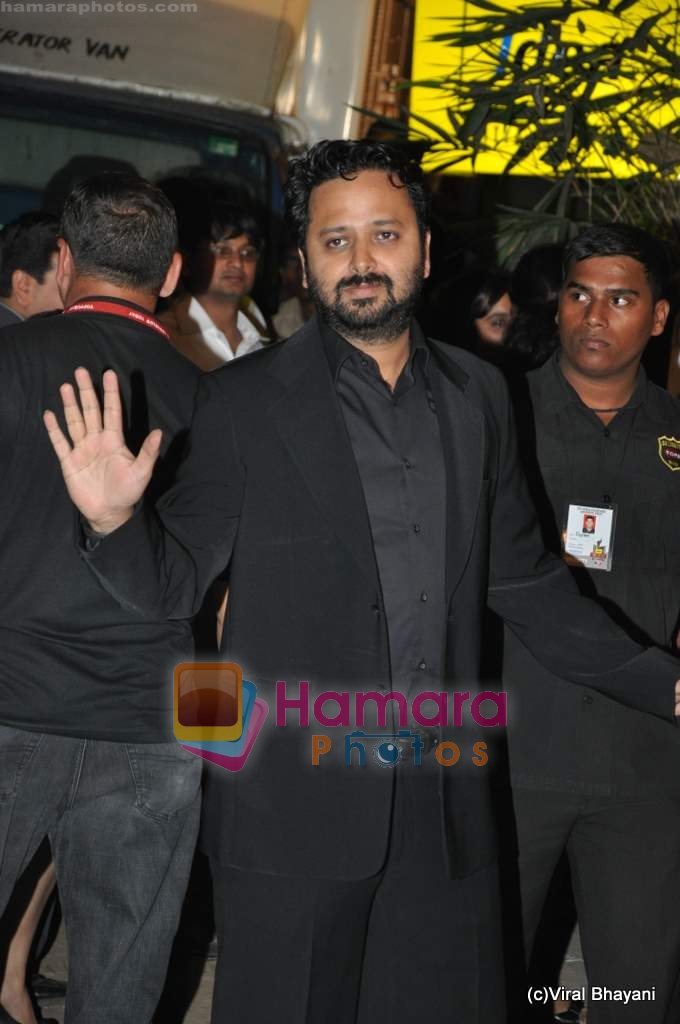 at Filmfare Awards red carpet on 27th Feb 2010 