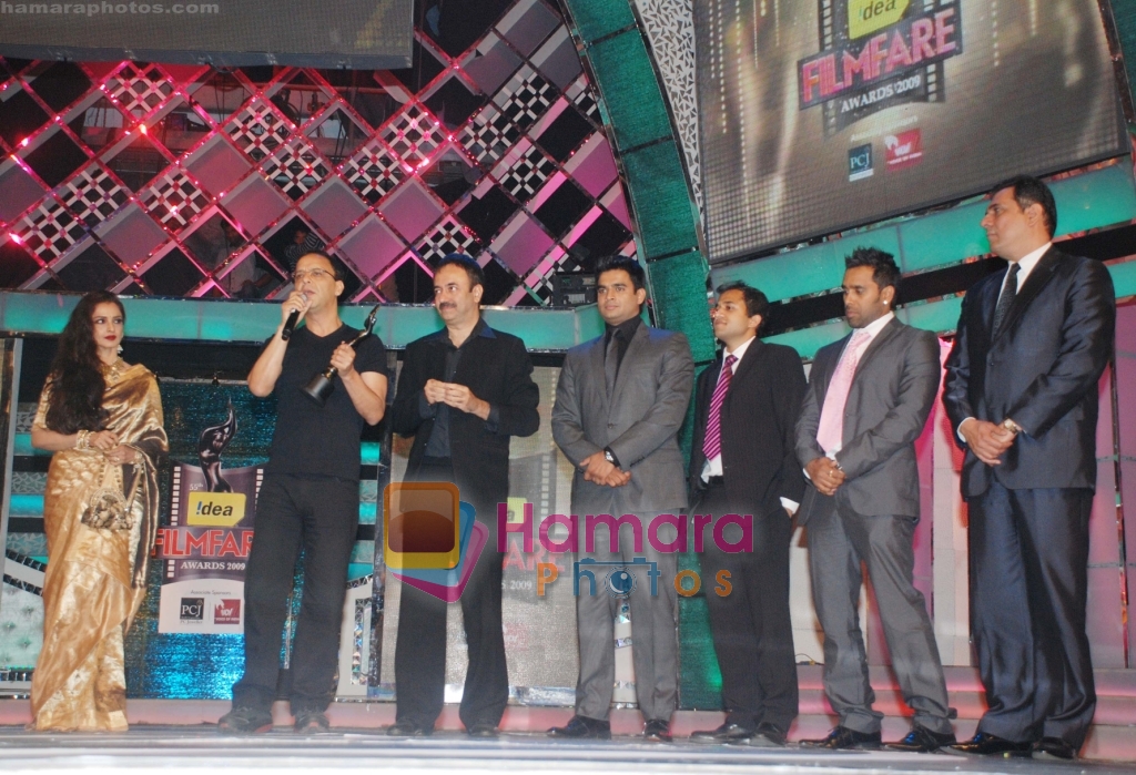at the 55th Idea Filmfare Awards 2009 in Mumbai on 27th Feb 2010