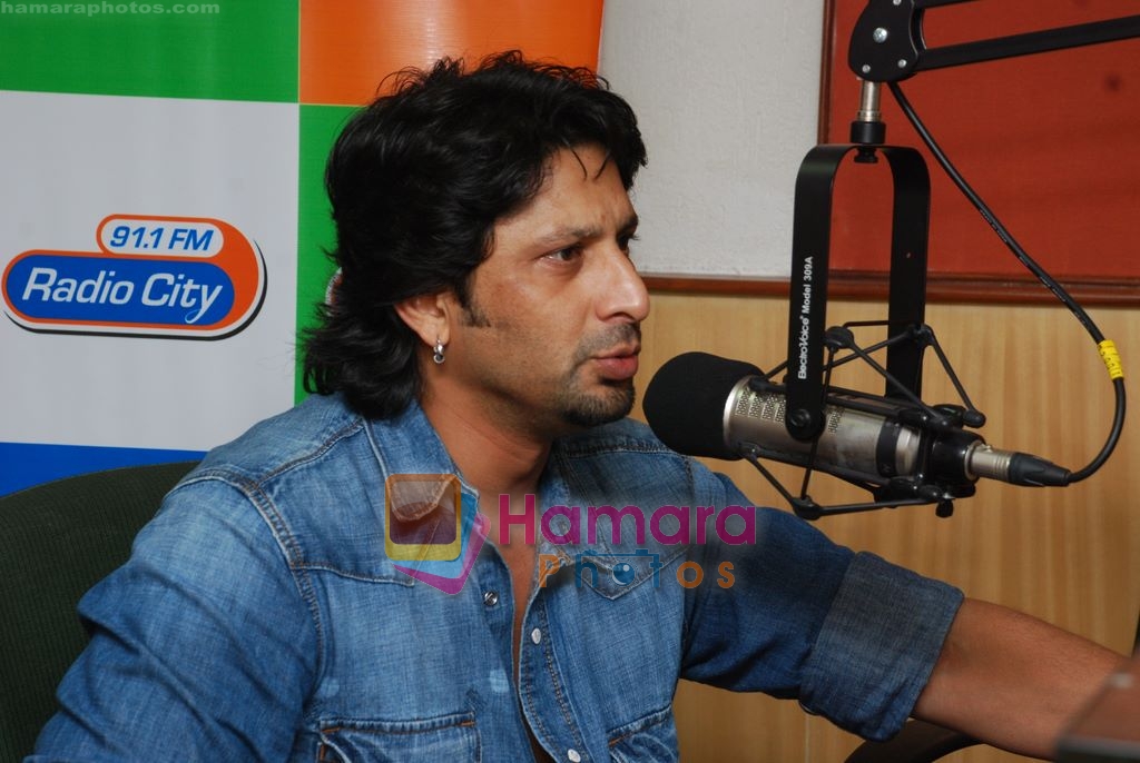 Arshad Warsi promote hum tum aur Ghost on Radiocity in Mumbai on 3rd March 2010 