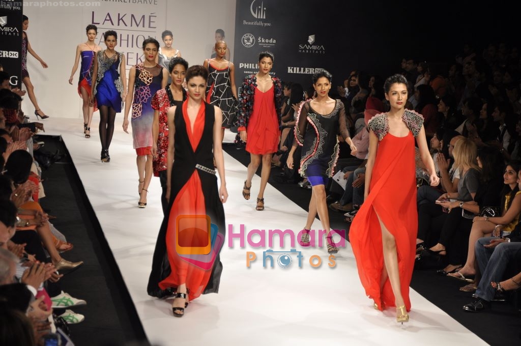 Model walks the ramp for Nachiket Barve Show at LIFW Day 2 in Grand Hyatt, Mumbai on 6th March 2010 