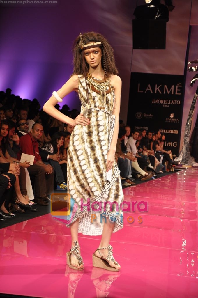 Model walks the ramp for Malani Ramani Show at LIFW 2010 Day 3 in Grand Hyatt, Mumbai on 6th March 2010 