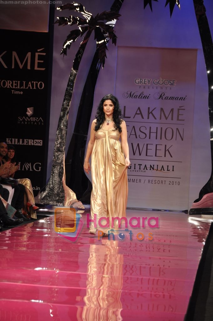 Model walks the ramp for Malani Ramani Show at LIFW 2010 Day 3 in Grand Hyatt, Mumbai on 6th March 2010 