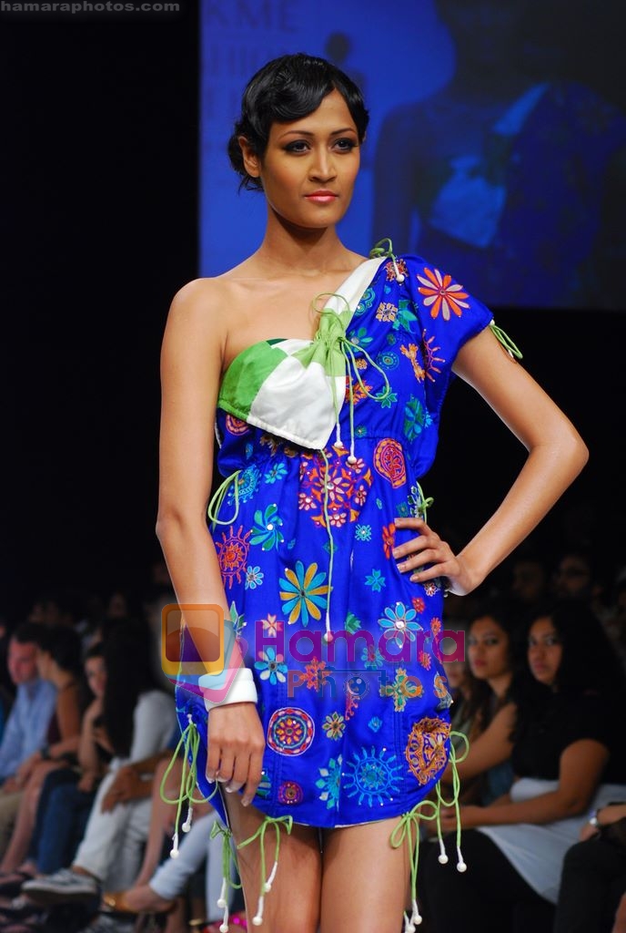 Model walks the ramp for Purvi Doshi Show at LIFW 2010 Day 4 in Grand Hyatt, Mumbai on 8th March 2010 