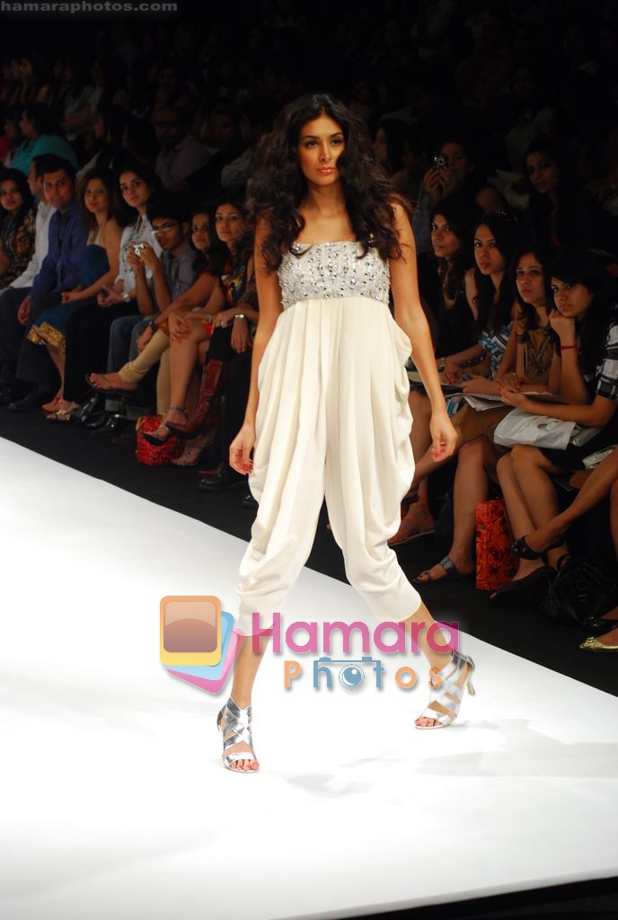Model walks the ramp for Payal Singhal Show at LIFW 2010 Day 5 in Grand Hyatt, Mumbai on 9th March 2010 
