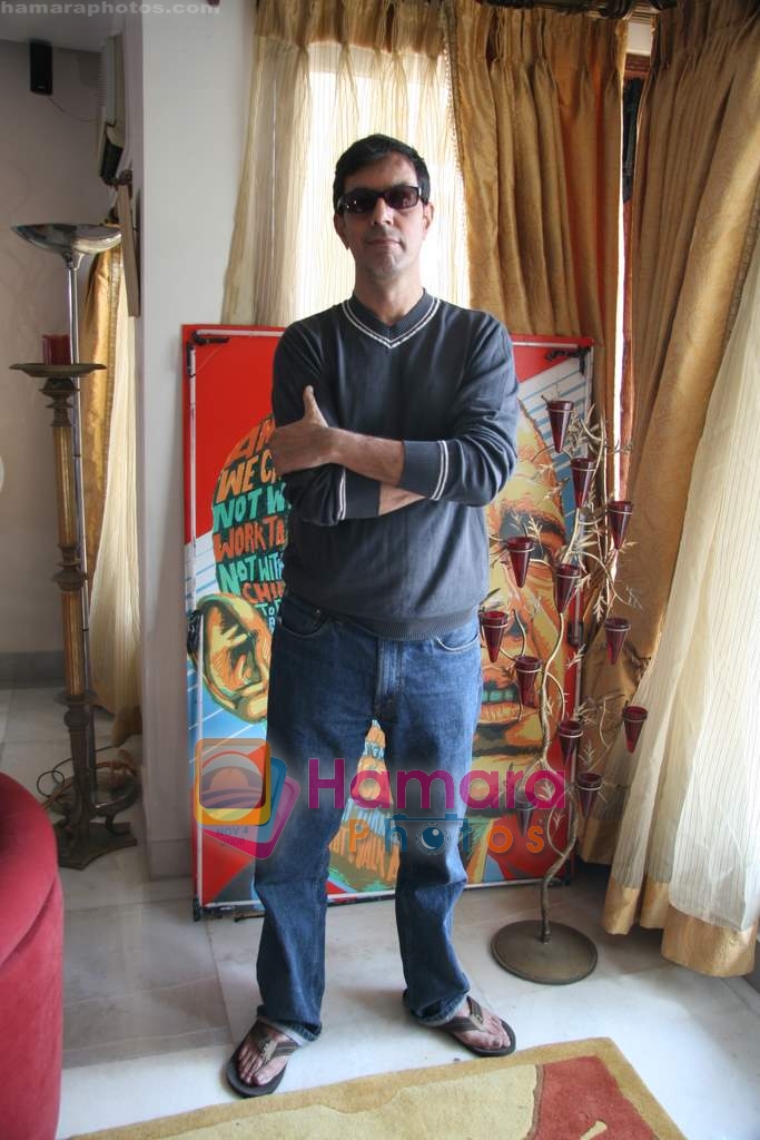 Rajat Kapoor on location of film With Love to Obama in Juhu on 9th March 2010 