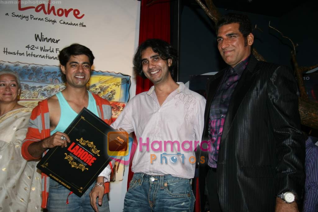 Sushant Singh, Sanjay Puran Singh Chauhan, Mukesh Rishi at Warner Bros Lahore film music launch in Jail restaurant, Near Kokilaben Hospital  on 9th March 2010 