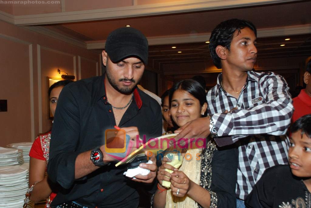 Harbhajan Singh at CNN IBN heroes event in Trident, Mumbai on 10th March 2010 