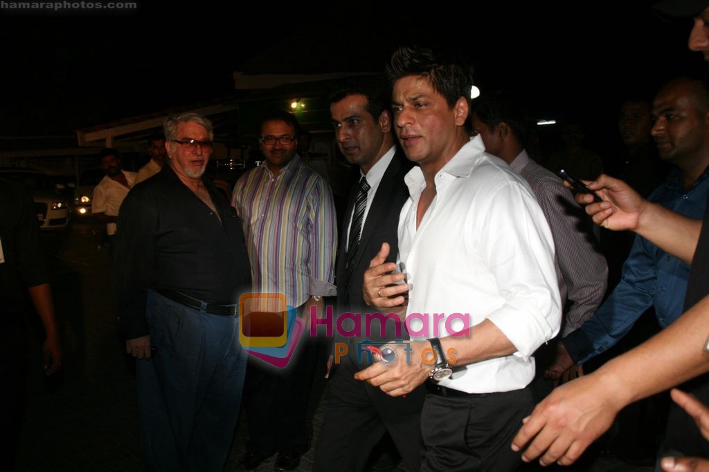 Shahrukh Khan at IPL red carpet in Tote on 11th March 2010 