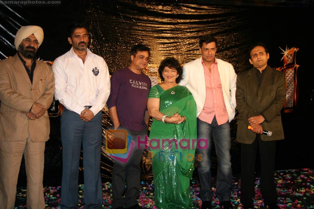 Sunil Shetty, Saroj Khan, Madhur Bhandarkar at the Launch of website abmeribaari.com in Mumbai on 15th March 2010 