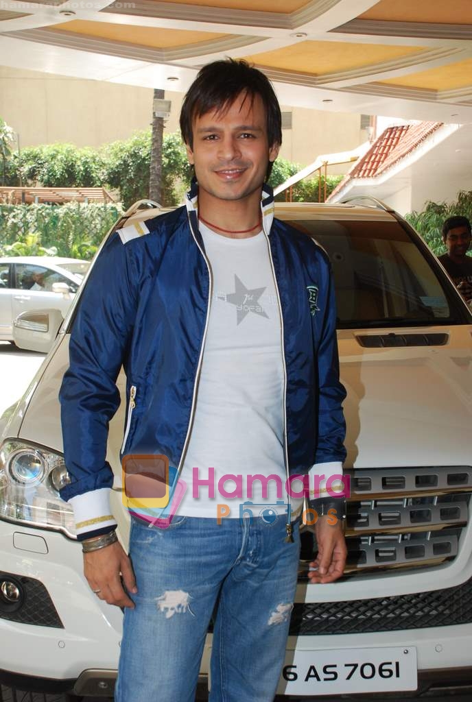 Vivek Oberoi at Prince film photo shoot in Sun N Sand on 17th March 2010 