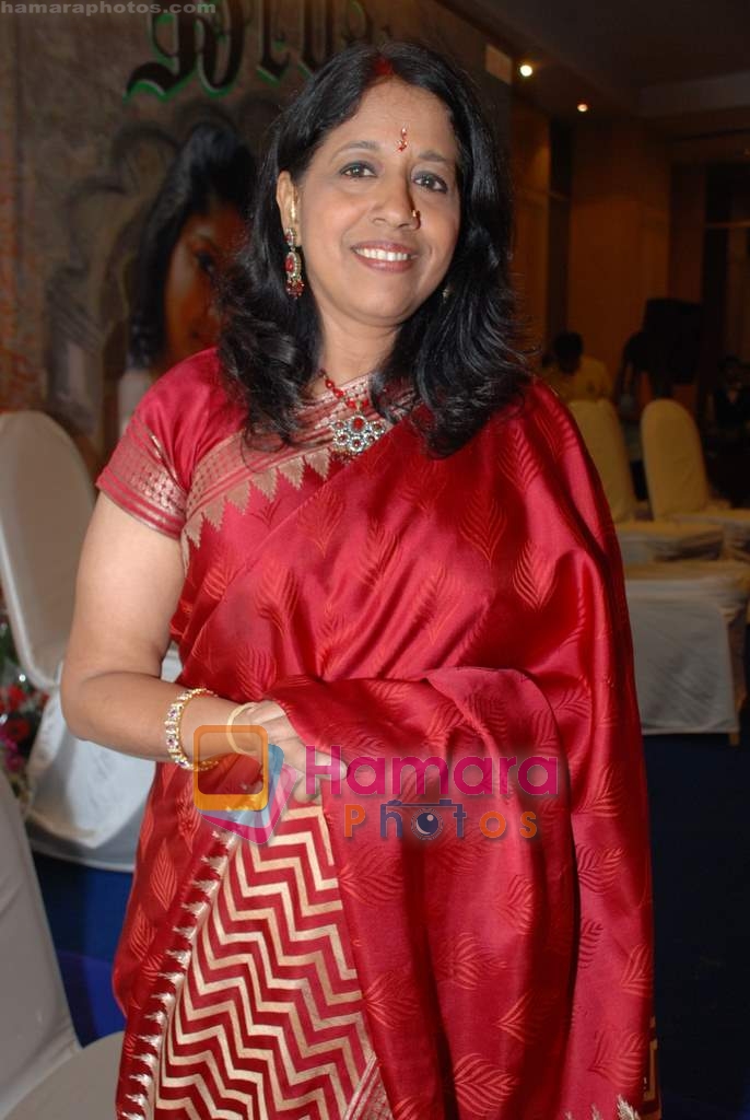 Kavita Krishnamurthy at the launch of Ritu Johri's album Bengangi in Hotel Sea Princess on 17th March 2010 