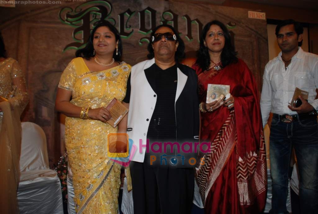Kavita Krishnamurthy and Ravindra Jain at the launch of Ritu Johri's album Bengangi in Hotel Sea Princess on 17th March 2010 