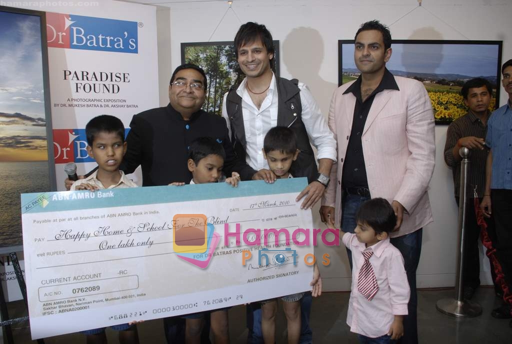 Vivek Oberoi at Dr Batra art exhibition in NCPA on 17th March 2010 