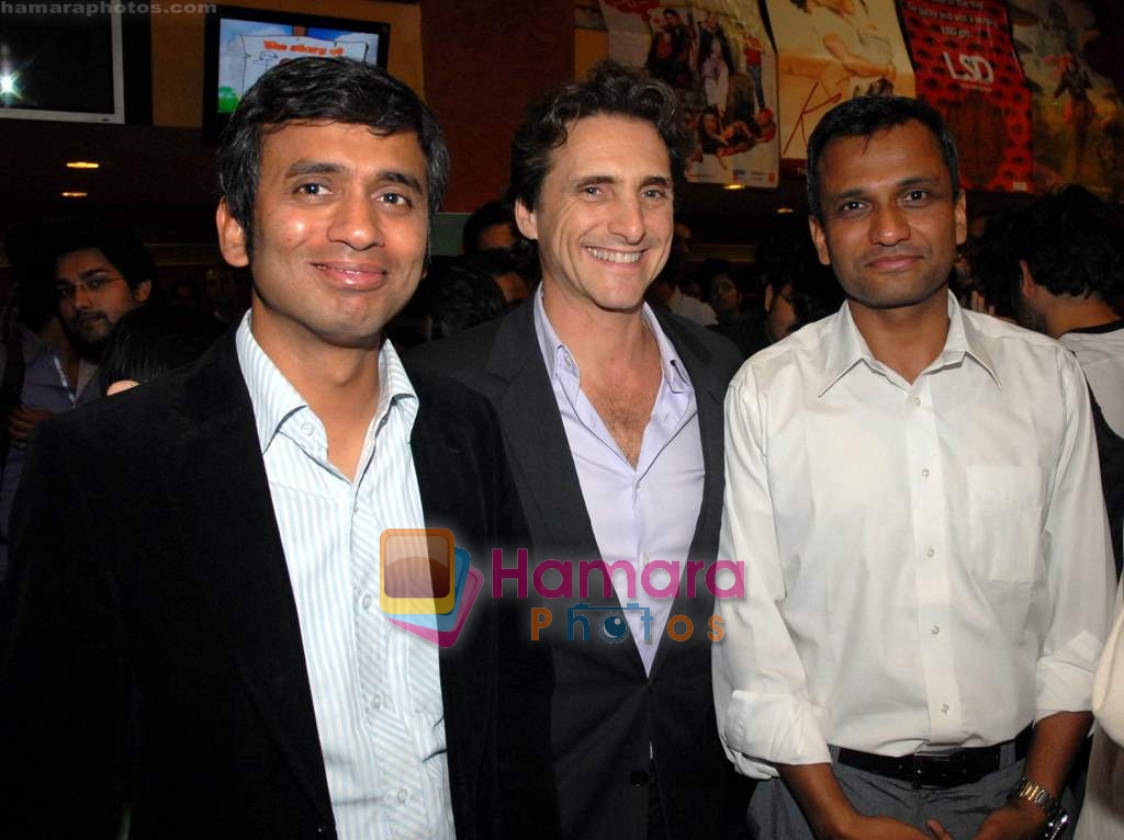 Nikhil Alva, Lawerence Bender and Niret Alva at Countdown To Zero premiere hosted by Niret and Nikhil Alva in Fun Cinemas on 17th March 2010