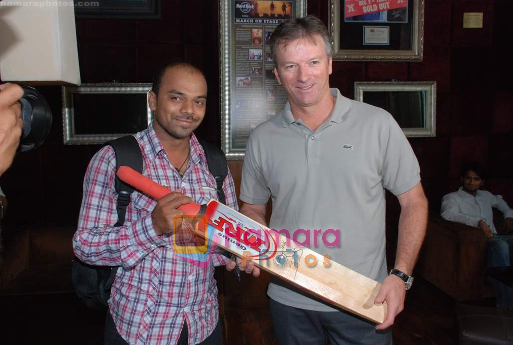 Steve Waugh launches 6up mobile game in Hard Rock Cafe on 20th March 2010 