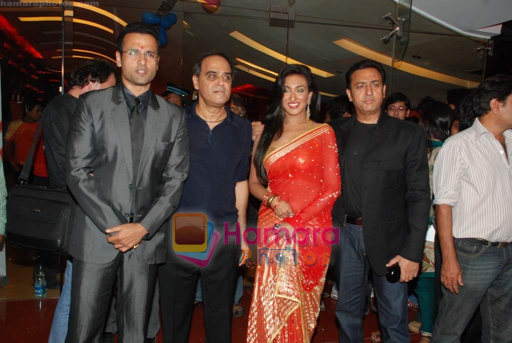 Rohit Roy, Karan Razdan, Rituparna Sengupta, Gulshan Grover at Mittal Vs Mittal premiere in Cinemax on 24th March 2010 