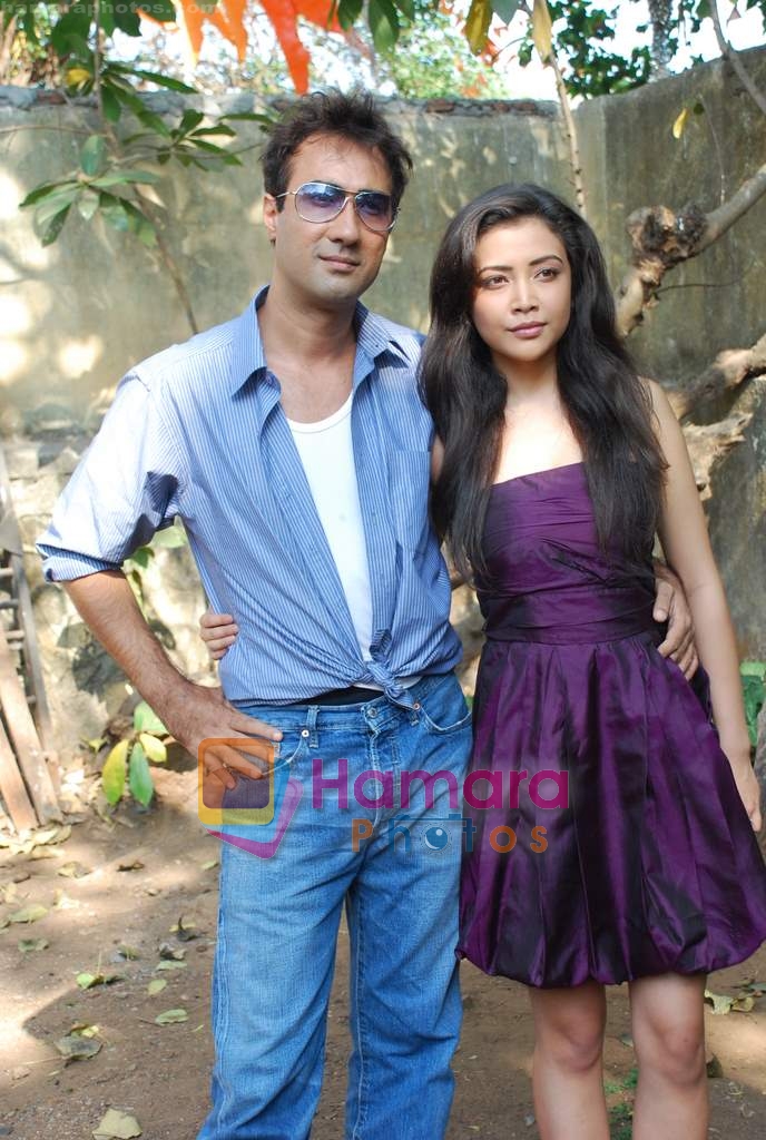 Ranvir Shorey, Geetanjali Thapa at Tina Ki Chaabi film photo shoot in Aaram Nagar on 24th March 2010 