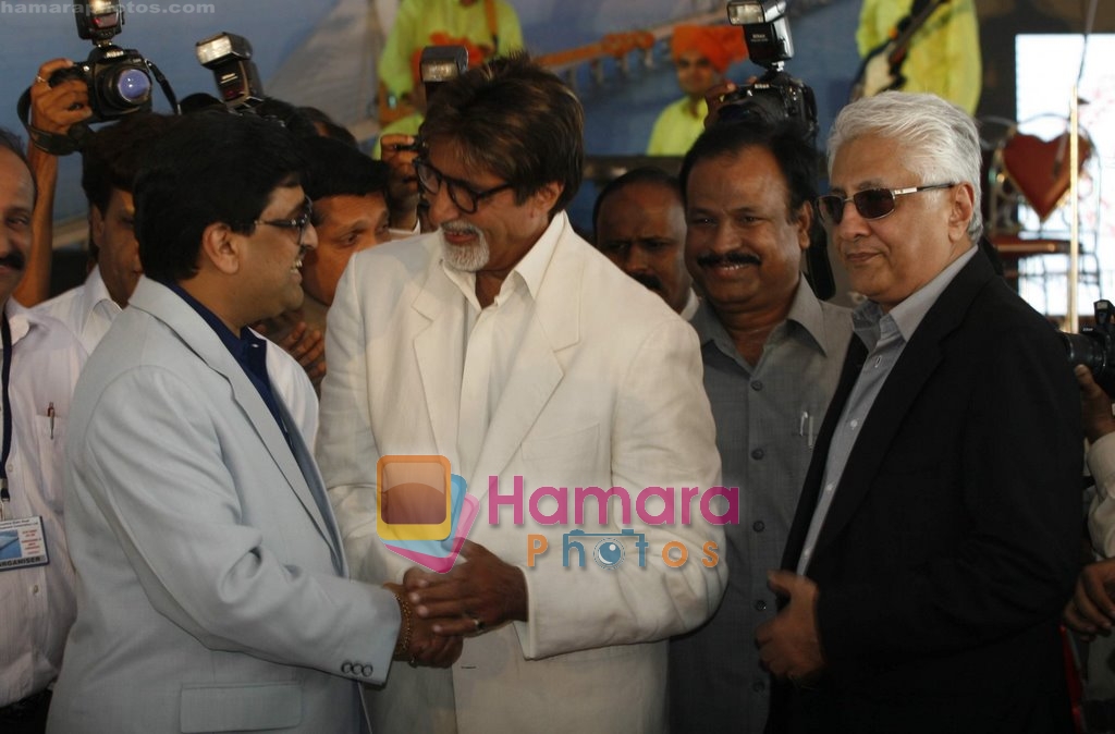 Amitabh Bachchan inaugurates Sea Link phase 2 in Worli, Mumbai on 24th March 2010 