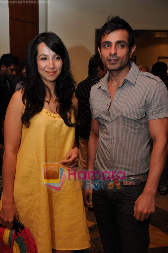 Shraddha Nigam at Gallerie Angel Arts exhibition in J W Marriott on 26th March 2010 