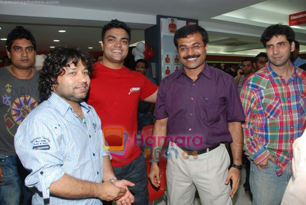 Kailash Kher at the launch of  Snap 24-7 Gym in Malad, Near Croma on 29th March 2010 