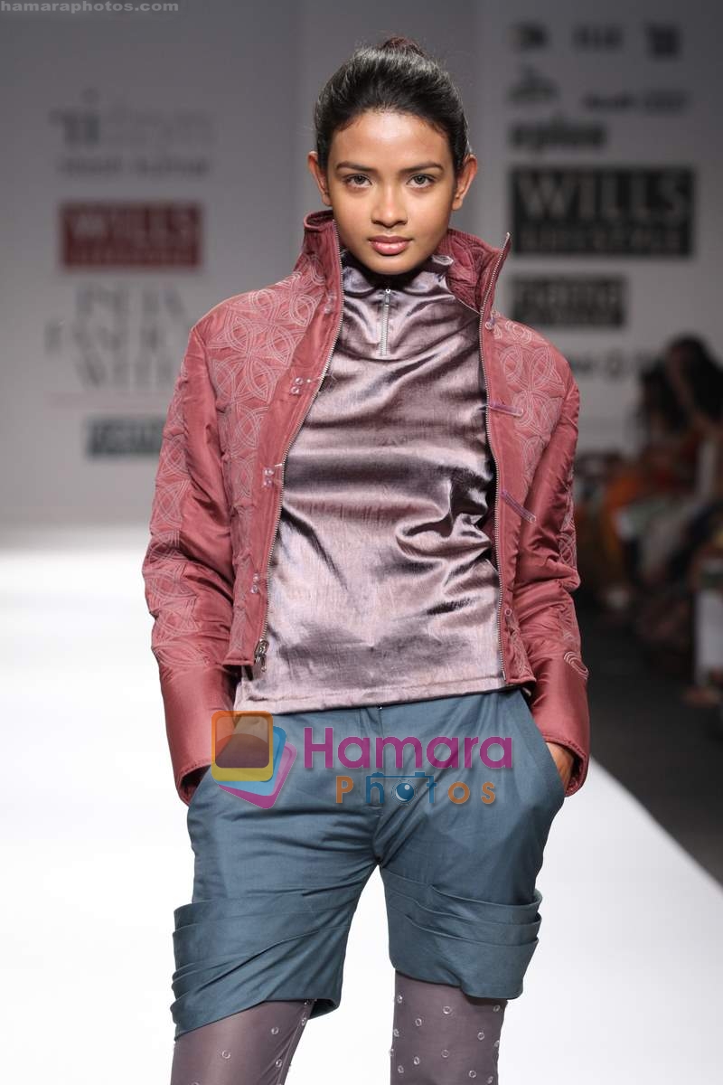 Model walk the ramp for Ritesh Kumar Show at Wills India Fashion Week 2010 Day 1 on 25th March 2010 