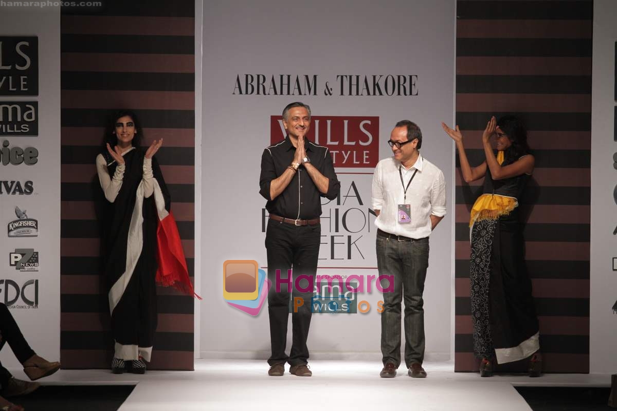 Model walk the ramp for Abraham and Thakore Show at Wills India Fashion Week 2010 Day 3 on 27th March 2010 