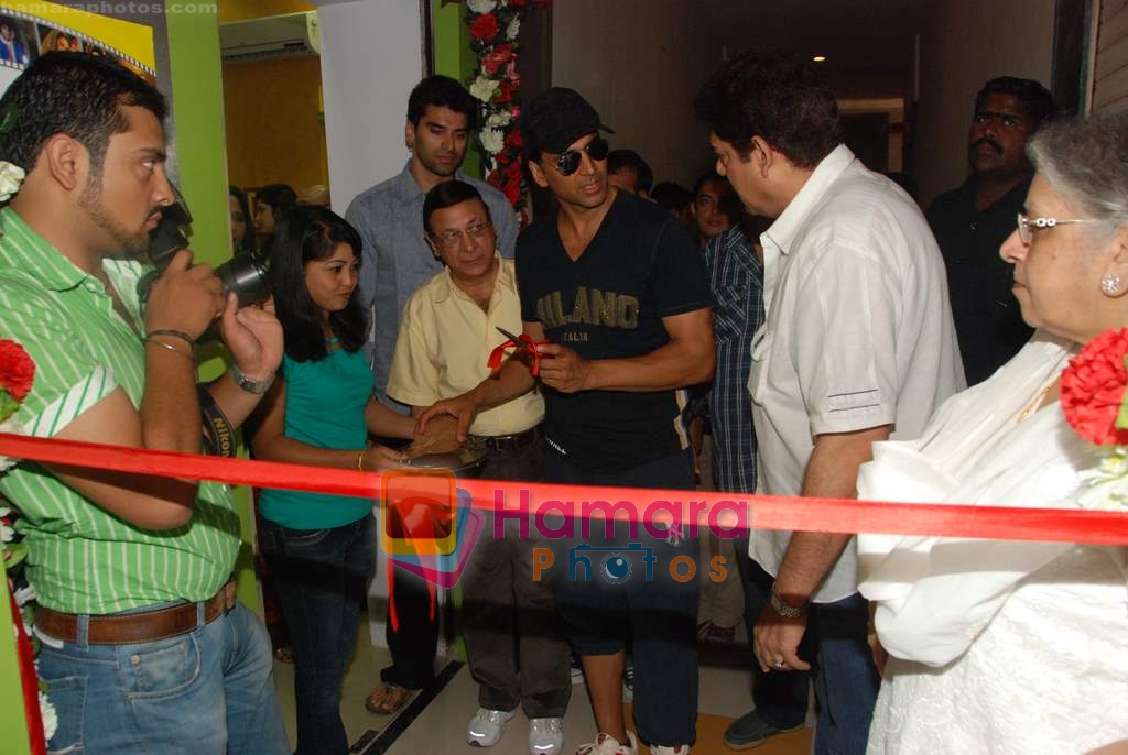 Akshay Kumar launches Pankaj Dheer's Abbhinnay acting academy in Jogeshwari on 7th April 2010 