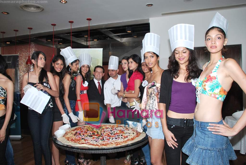 Femina Miss India finalists make giant pizza in Novotel Hotel, Juhu on 7th April 2010 