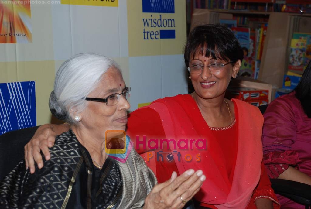 Leela Bhansali at Road to Shirdi book launch in Crossword, Bandra on 9th April 2010 