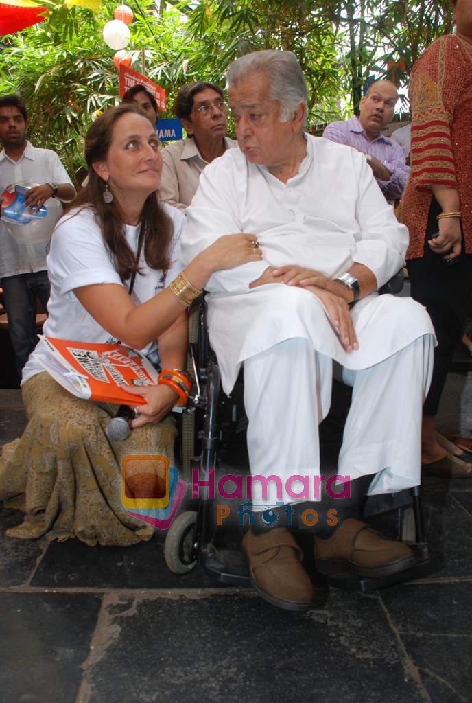 Sanjana and Shashi Kapoor at Prithvi Summertime launch in Prithvi on 10th April 2010 