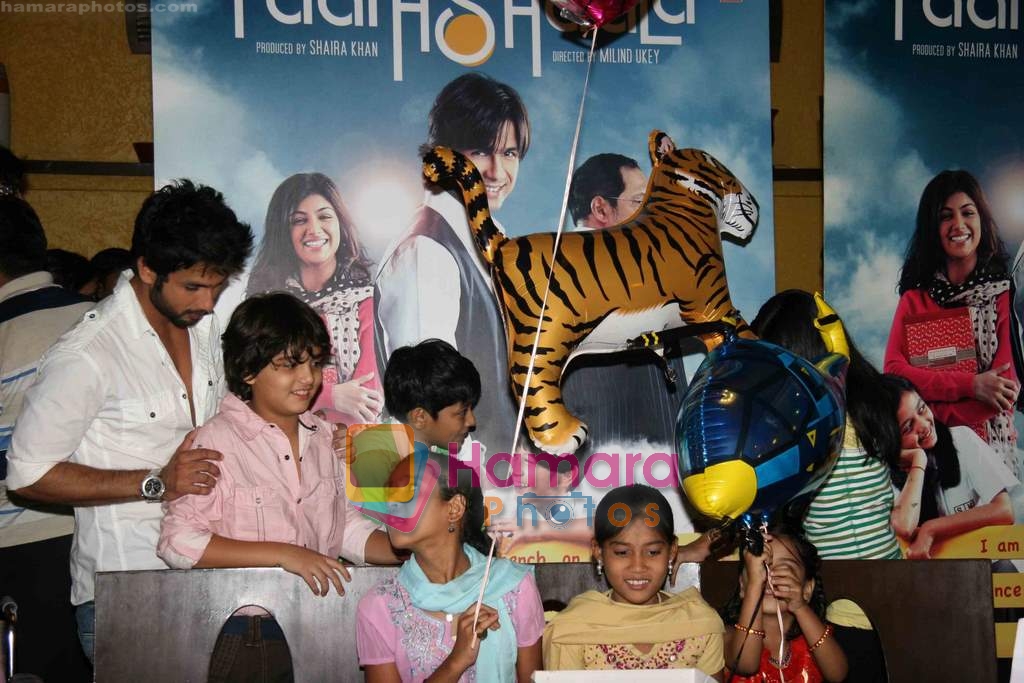 Shahid Kapoor at Paathshala  promotional event in Inorbit Mall, Malad on 11th April 2010 