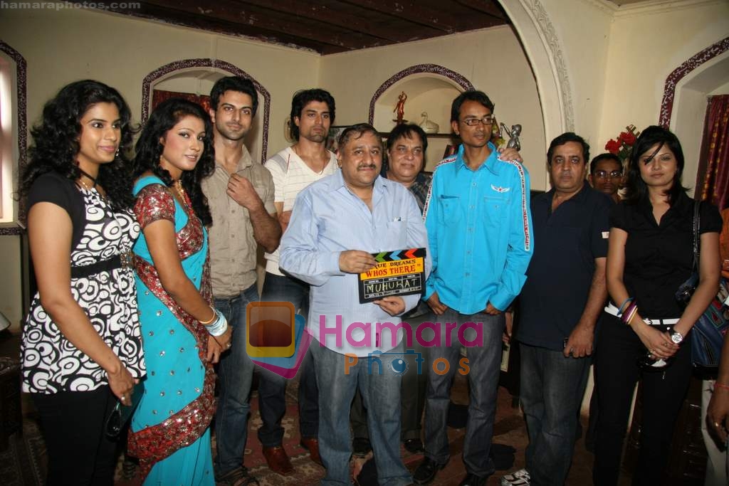 Kalpana Mathur, Rajbir Singh, Gagan Kang, Rana Jung Bahadur, Aijaz Ahmed, Aabha Paul at Who's There film mahurat in Madh on 14th April 2010 