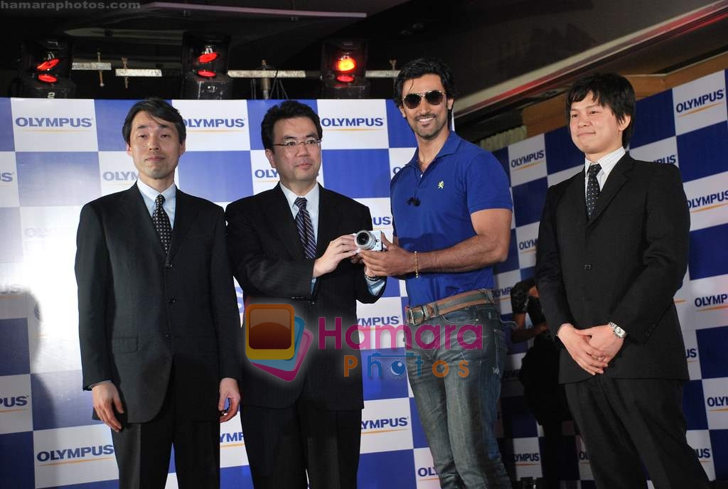 Kunal Kapoor at the launch of new Olympus camera in Taj President on 15th April 2010 