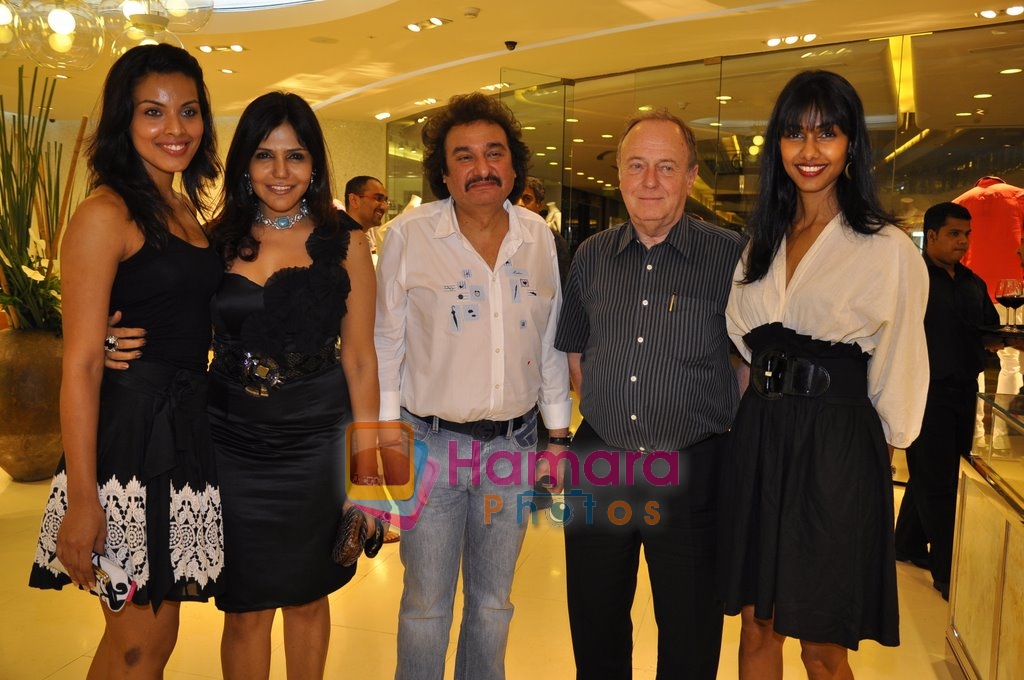 Deepti Gujral, Nethra Raghuraman, Nisha Jamwal  at Collective collection Launch in Palladium, Mumbai on 15th April 2010 