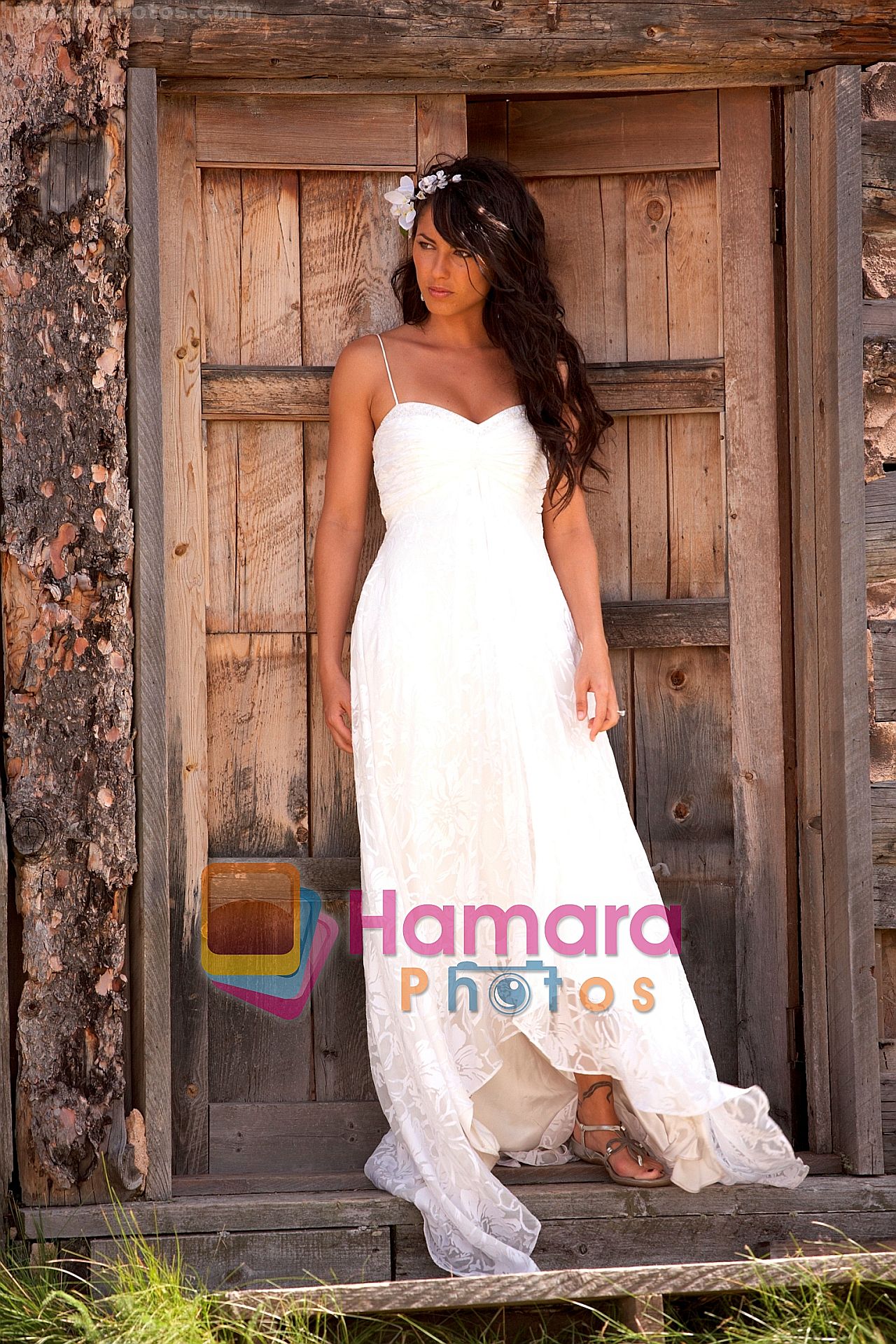 Hrithik Roshan, Barbara Mori in the still from movie Kites / Kites -  Bollywood Photos, image size:1280x1919