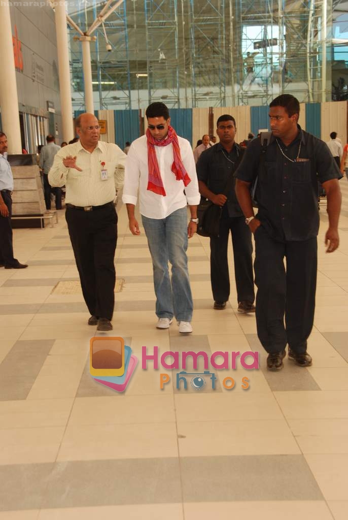 Abhishek Bachchan at Mumbai airport from a trip to Goa on 15th April 2010 