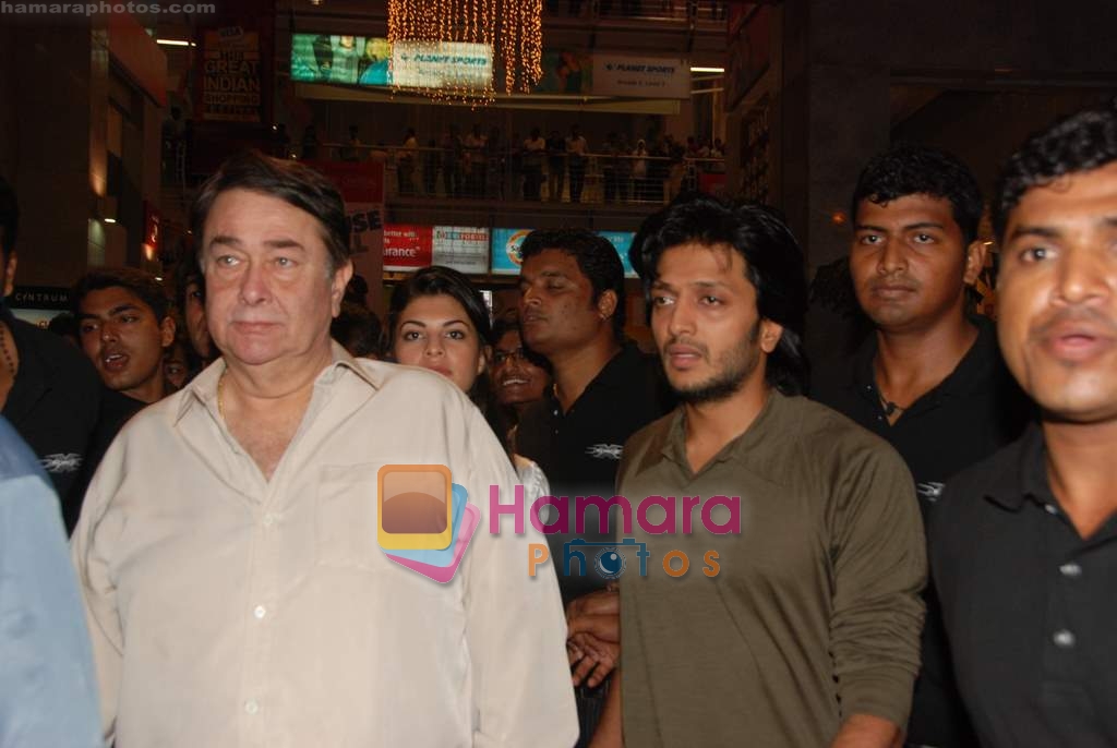 Jacqueline Fernandez, Ritesh Deshmukh, Randhir Kapoor at the launch of Great Indian Shopping festival in SOBO Central on 17th April 2010 