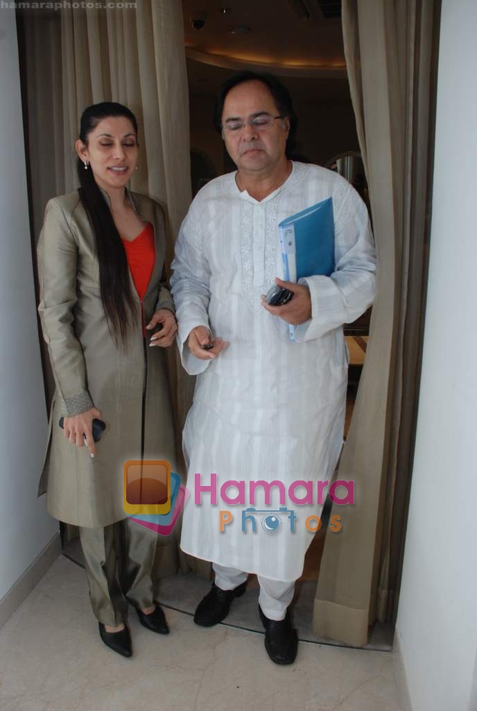 Farooq Sheikh at Zoya for poetry reading on the occasion of their 1st anniversary in Warden Road on 20th April 2010
