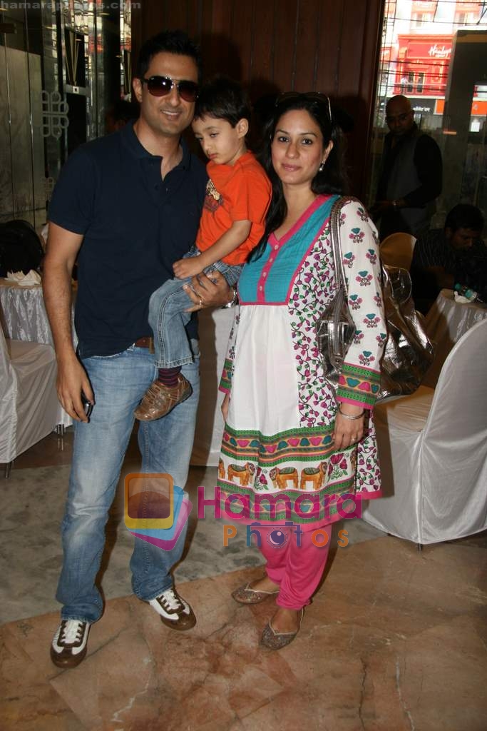 Sanjay Suri at Anita Dongre's Global Desi painting event in support of NGO Aseema in Palladium on 23rd April 2010 