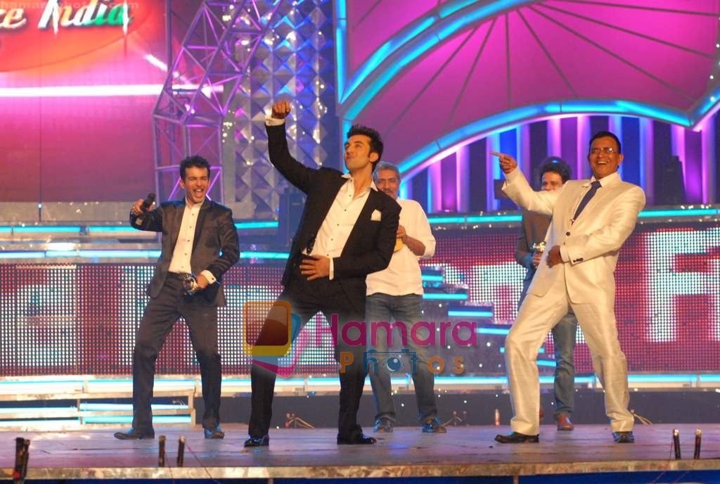Ranbir Kapoor, Mithun Chakraborty at the grand finale of Dance India Dance in Andheri Sports Complex on 23rd April 2010 
