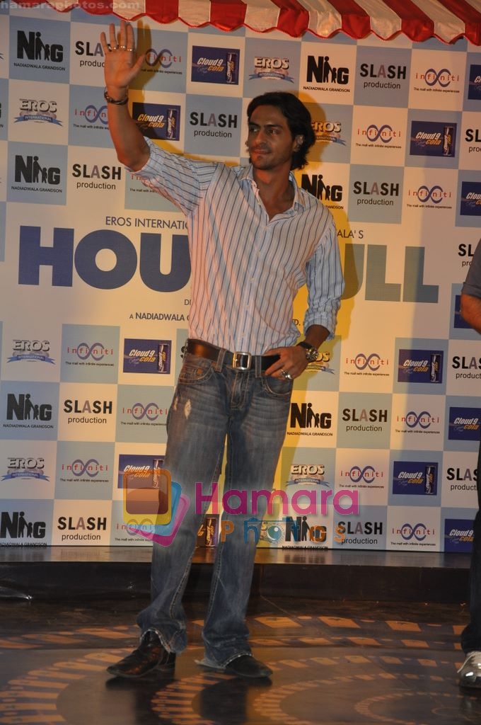 Arjun Rampal at Infiniti Mall in Andheri on 24th April 2010 