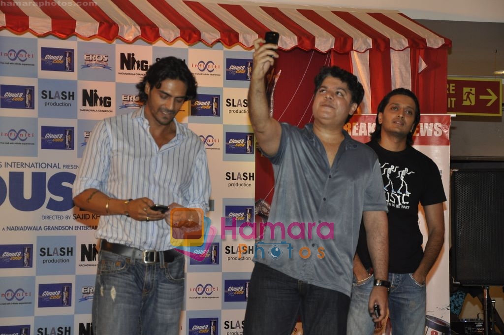 Arjun Rampal, Sajid Khan, Ritesh Deshmukh at Infiniti Mall in Andheri on 24th April 2010 