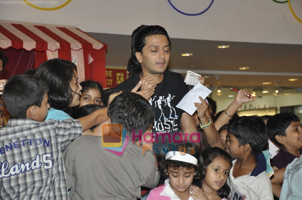 Ritesh Deshmukh at Infiniti Mall in Andheri on 24th April 2010 