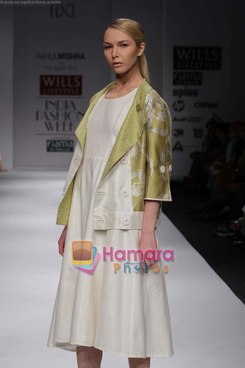Model walk the ramp for Rahul Mishra at Wills India Fashion Week day 5 on 29th March 2010 