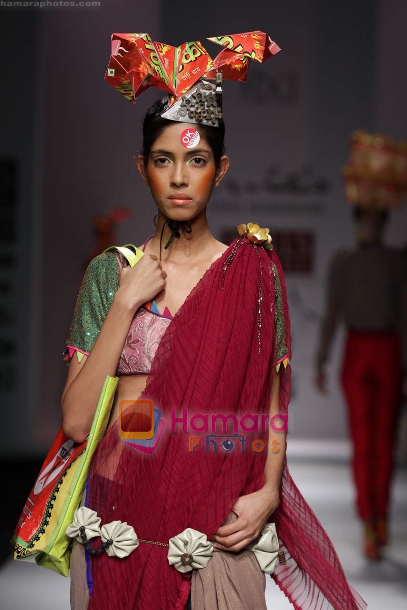 Model walk the ramp for Nida Mahmood at Wills India Fashion Week day 5 on 29th March 2010 