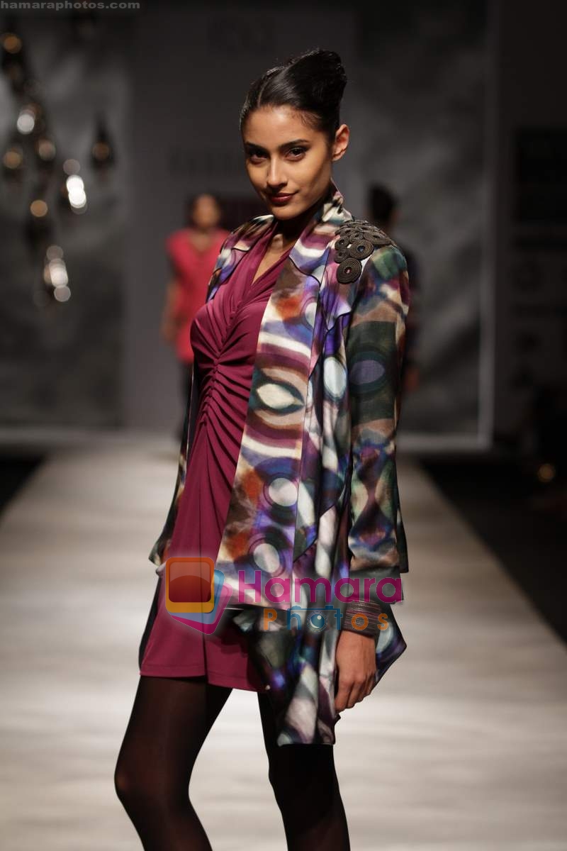 Model walk the ramp for Rana Gill at Wills India Fashion Week day 5 on 29th March 2010 