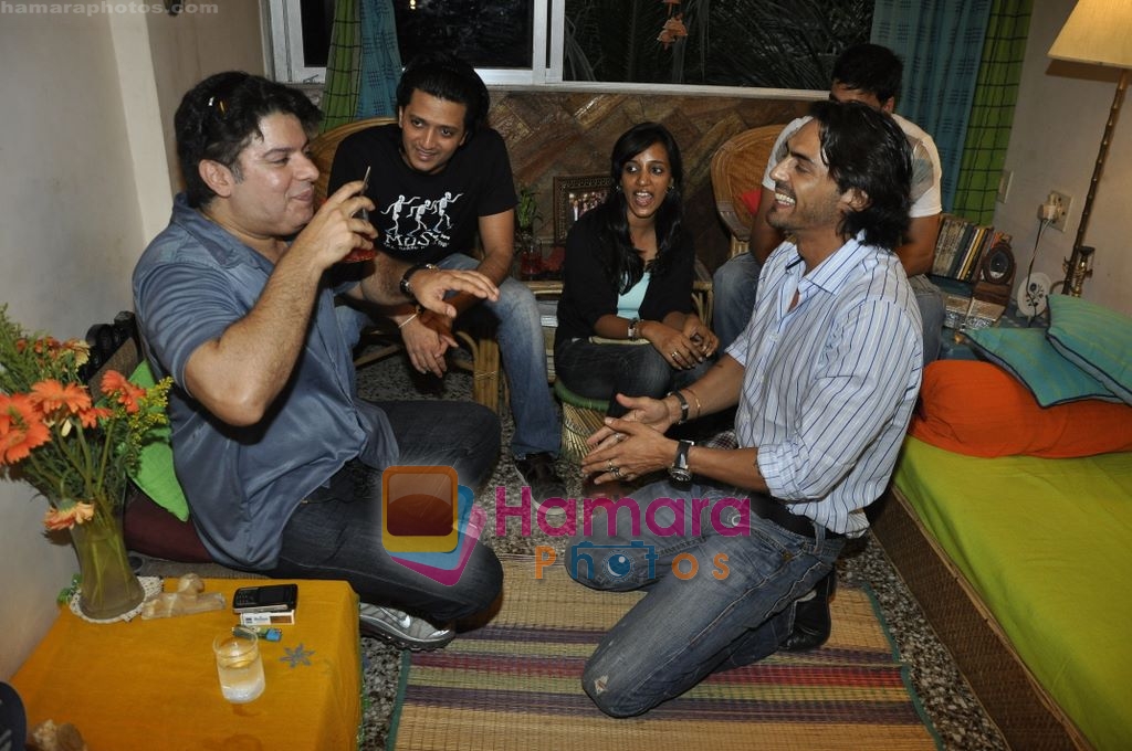 Akshay Kumar, Arjun Rampal, Ritesh Deshmukh, Sajid Khan visit Housefull Contest Winner Home in Andheri, Mumbai on 24th April 2010 