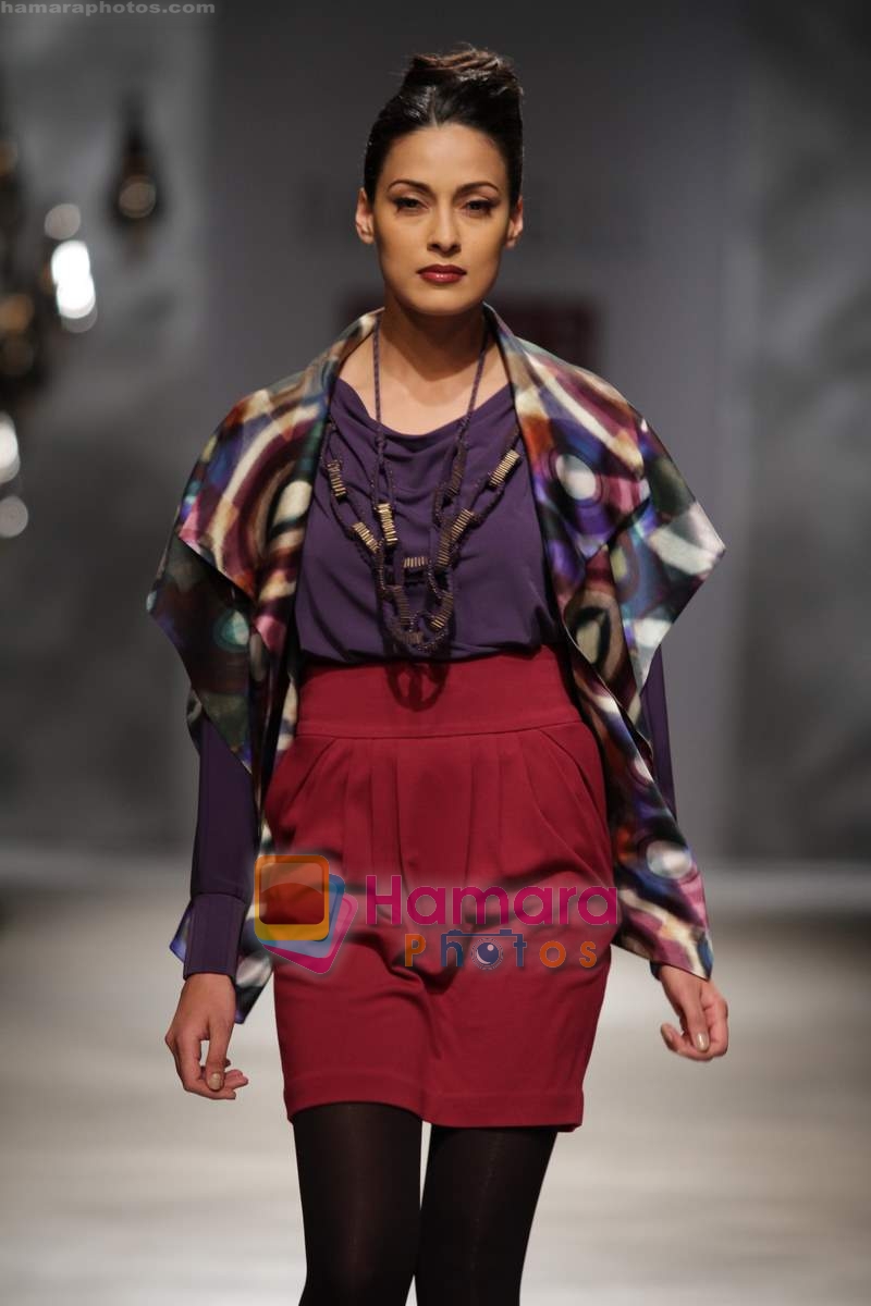 Model walk the ramp for Rana Gill at Wills India Fashion Week day 5 on 29th March 2010