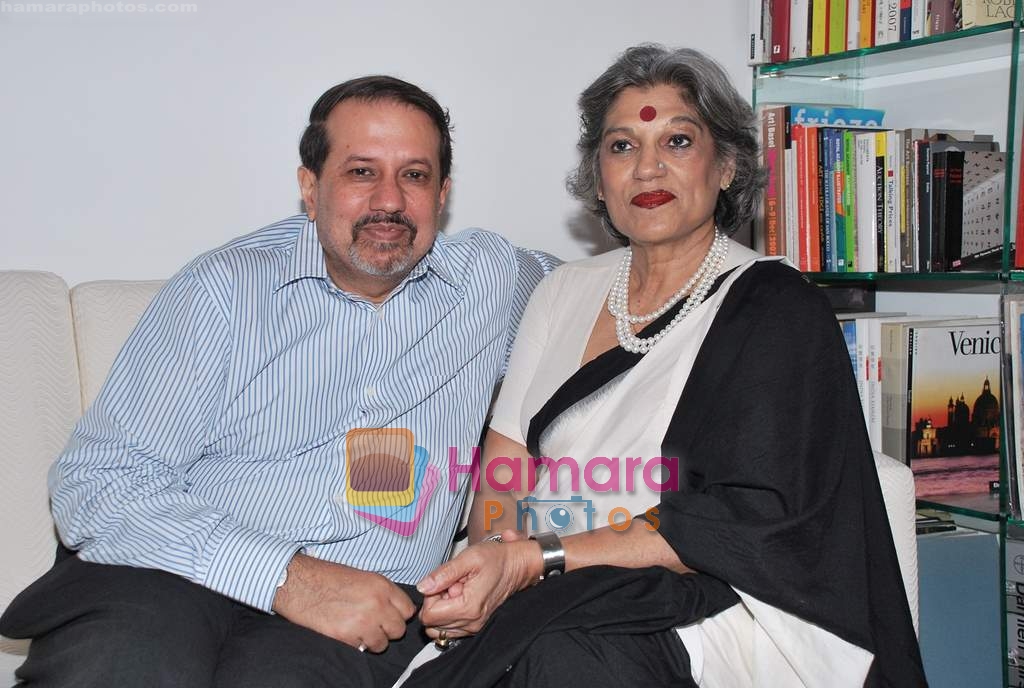Dolly Thakore at the launch of Mayank Anand's book Love from the Sidelines in  ICIA Art Gallery on 27th April 2010 